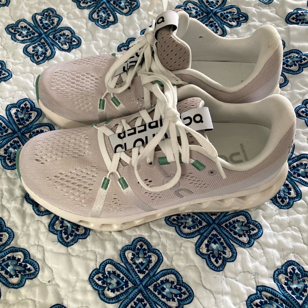 On Cloudsurfer - size 6.5 Like New!